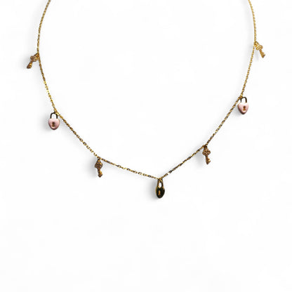 Collana Dorata con Pendenti, chiave zirconata e catenaccio smaltato rosa