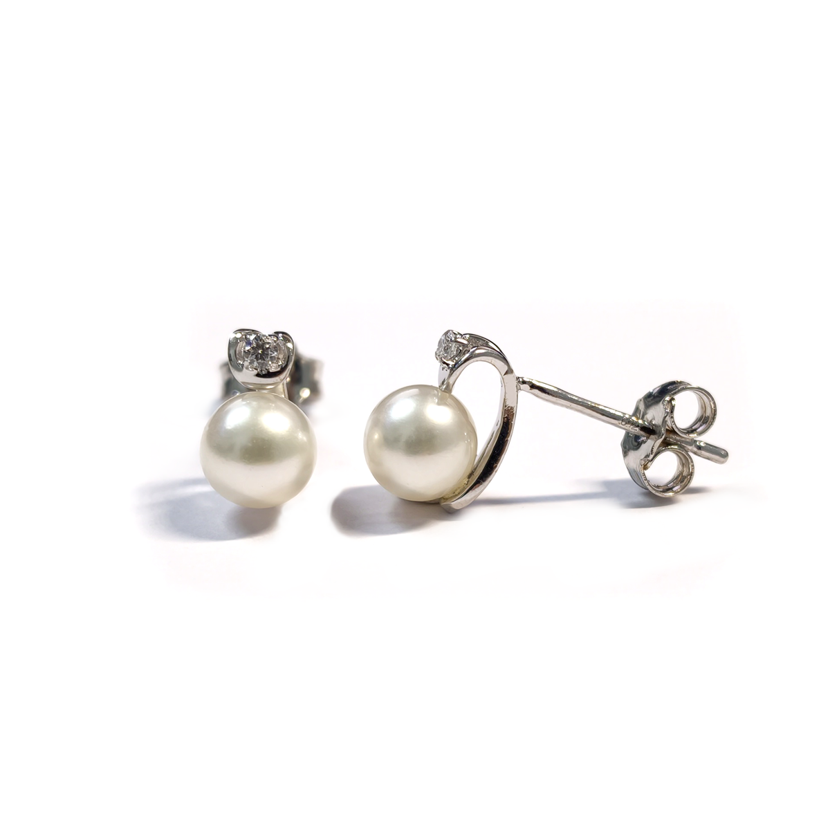 Orecchini con Perla Akoya Diamanti CT 0.04