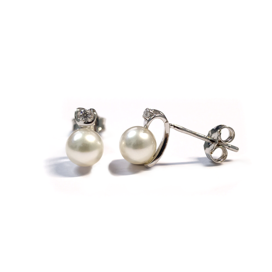 Orecchini con Perla Akoya Diamanti CT 0.04