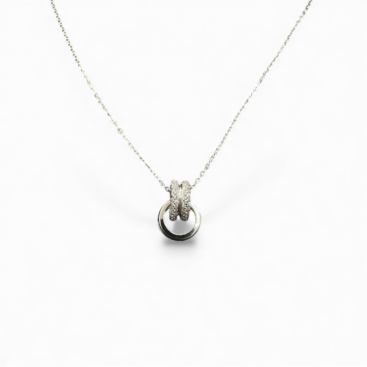 Collana con pendente doppi cerchi intrecciati in argento 925 con zirconi