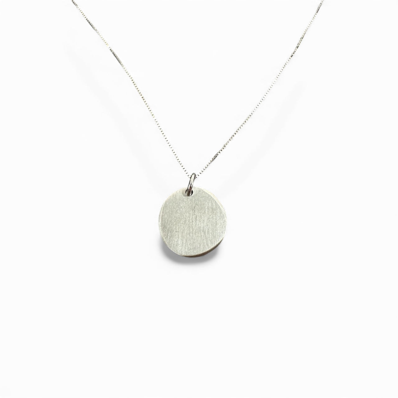 Collana in argento 925 con ciondolo tondo satinato