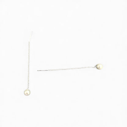 Orecchini a Filo in Argento 925 con Perla – Design Minimalista Elegante