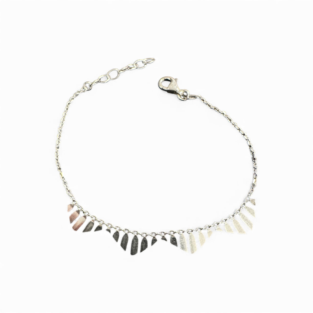 Bracciale con Piastrine Pendenti – Disponibile in Dorato e Argento