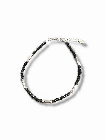Bracciale in Argento 925 con Perline Nere Sfaccettate e Tubicini Argento