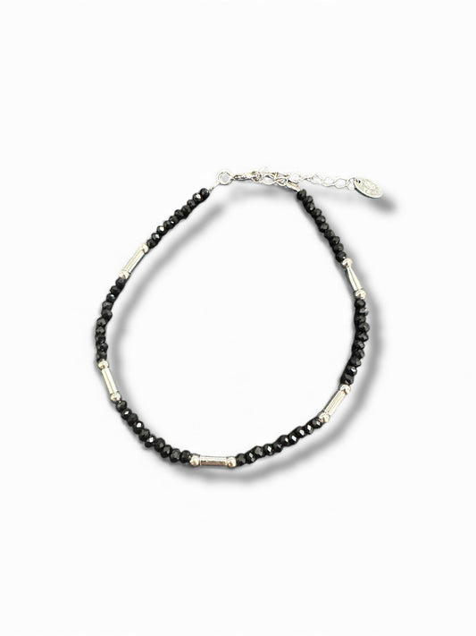Bracciale in Argento 925 con Perline Nere Sfaccettate e Tubicini Argento