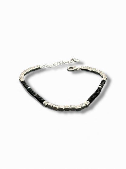 Bracciale in Argento 925 con Perline Sfaccettate Bicolor Nero–Argento