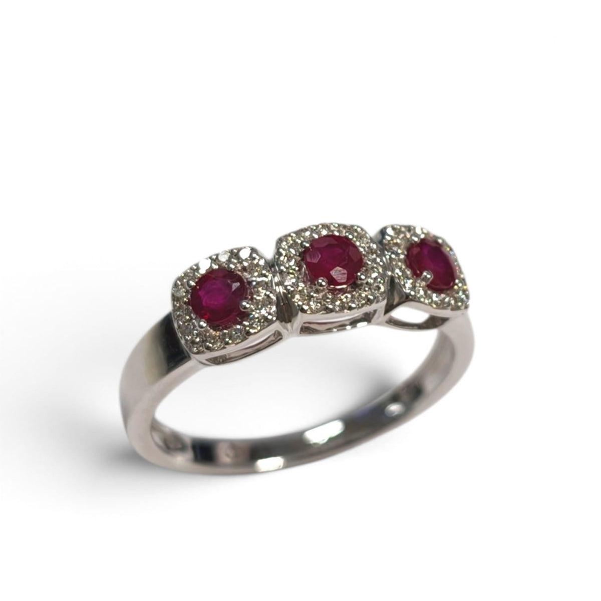 Anello Trilogy in Oro Bianco 18kt con Rubini CT 0.45 e Diamanti CT 0.16