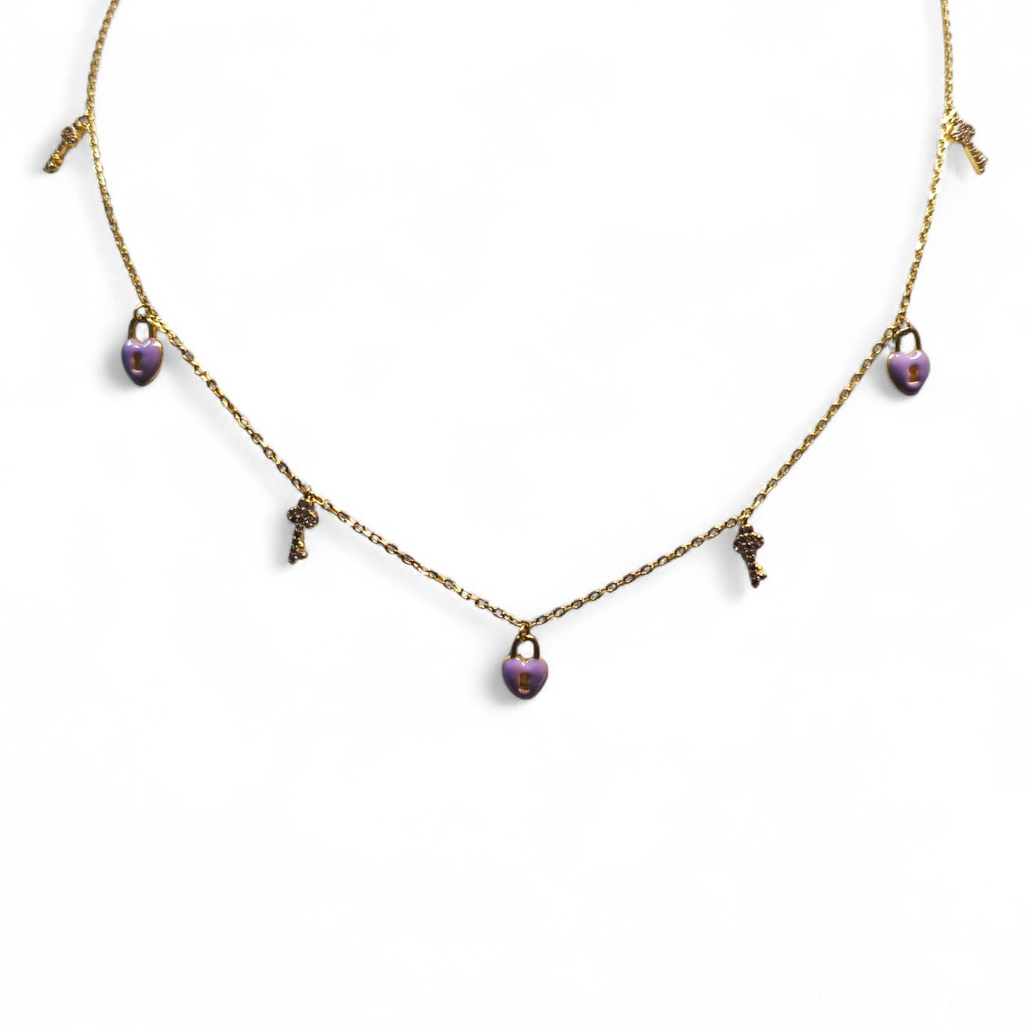 Collana Dorata con Pendenti, chiave zirconata e catenaccio smaltato Viola