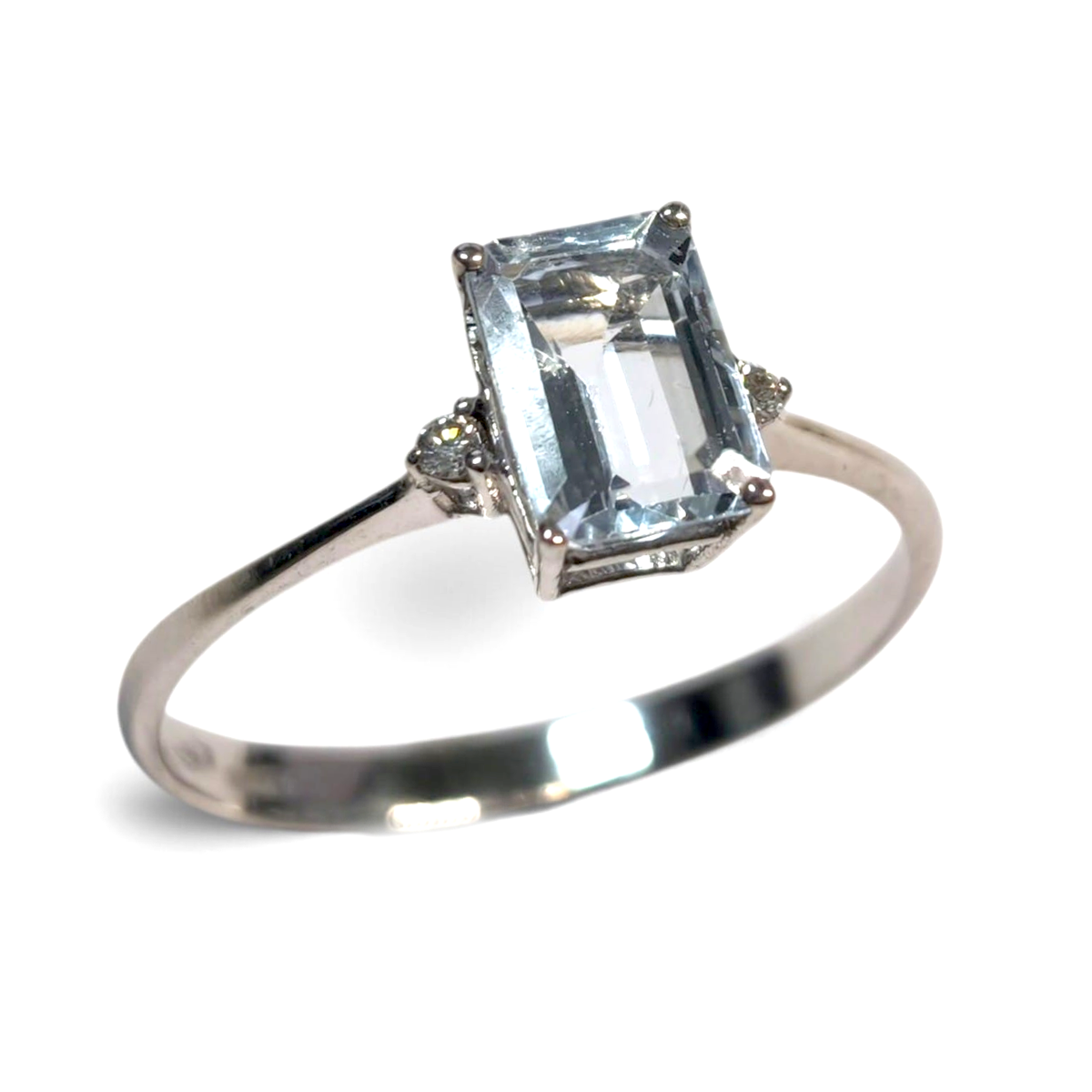 Anello in Oro Bianco 18kt con Diamanti CT 0.04 e Acquamarina CT 1.02