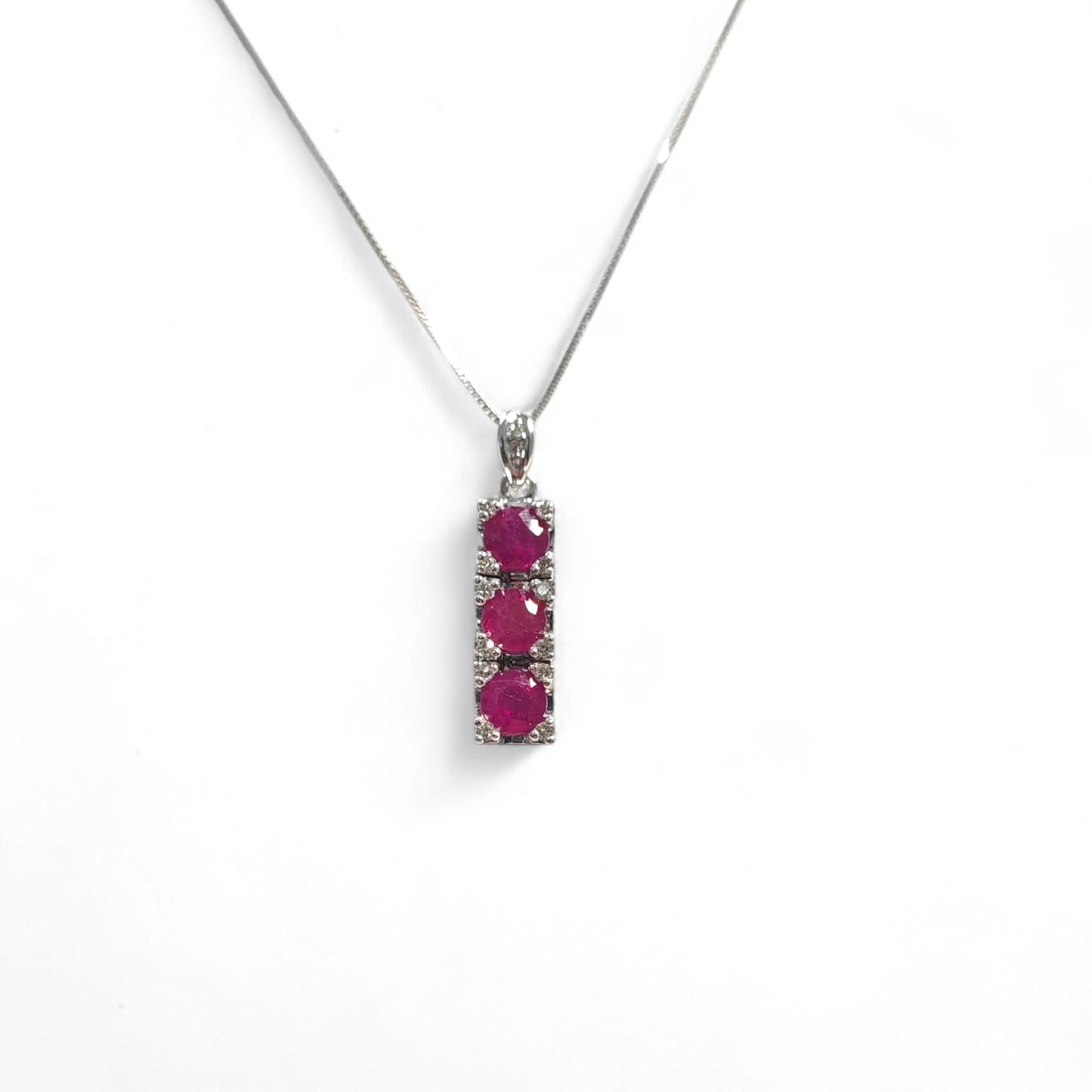 Pendente Trilogy con Rubini CT 1.20 e Diamanti CT 0.12